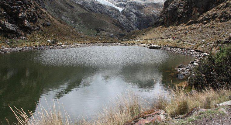 Jakie są niektóre z głównych zbiorników wodnych w Peru?