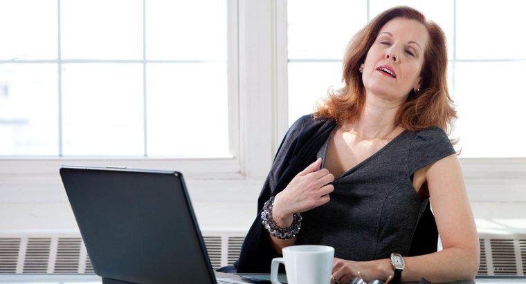 Co powoduje uderzenia gorąca po menopauzie?