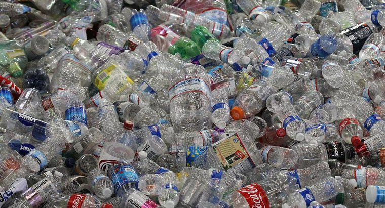 W jaki sposób recykling pomaga środowisku?