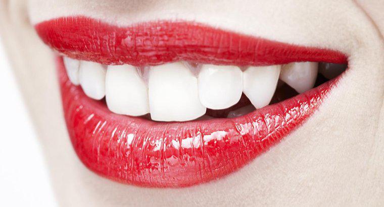 Jakie są dobre domowe środki do wybielania zębów?