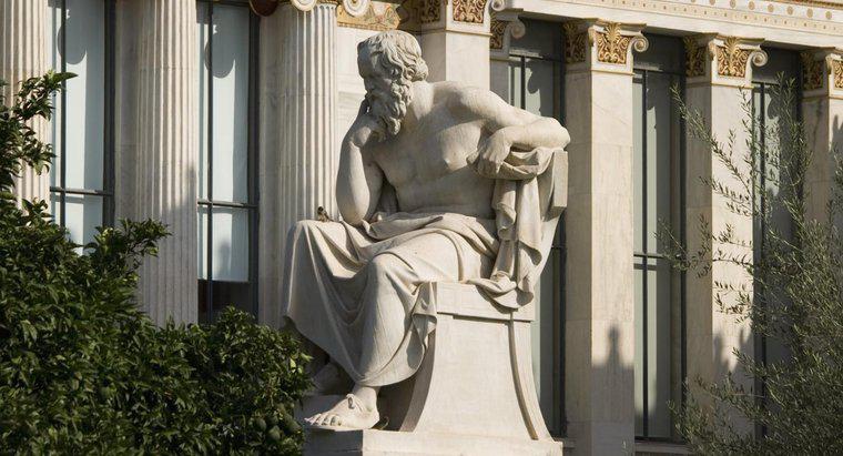 Co Sokrates współuczestniczył w filozofii?