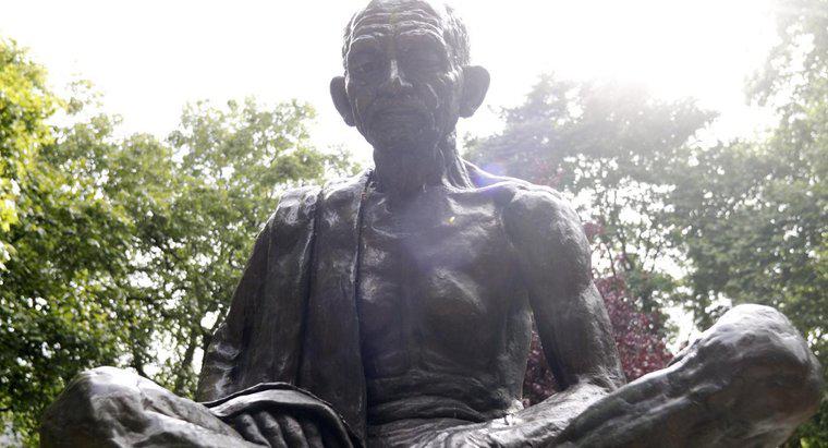 O co walczył Gandhi?