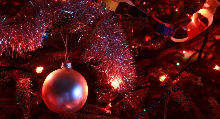 Jaka jest świąteczna tradycja Roratów w Polsce?