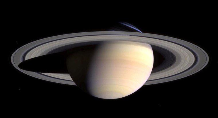 Jakie są interesujące informacje na temat Saturna?