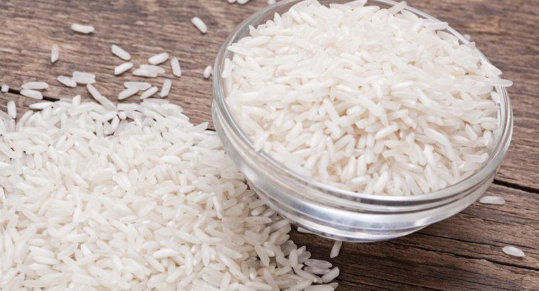 Ile filiżanek niegotowanego ryżu tworzy jedną filiżankę gotowanego ryżu?