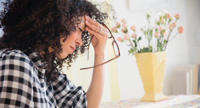 Jakie są objawy stresującego bólu głowy?