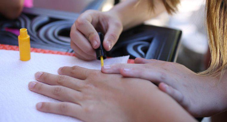 Czym jest amerykański manicure?
