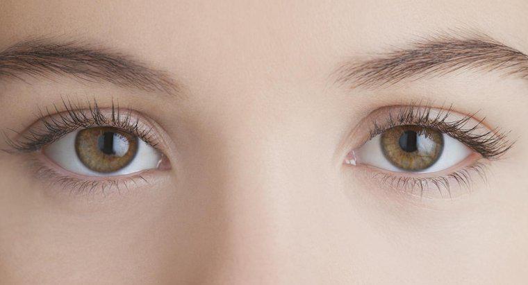 Co powoduje drżenie oczu?