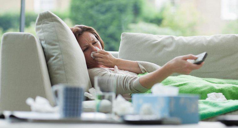 Czym różnią się objawy wirusa grypy od tych związanych z przeziębieniem?