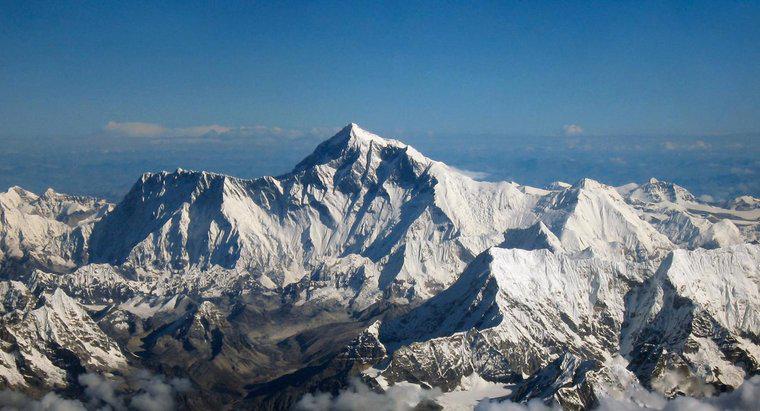 Na jakim kontynencie jest Mount Everest?