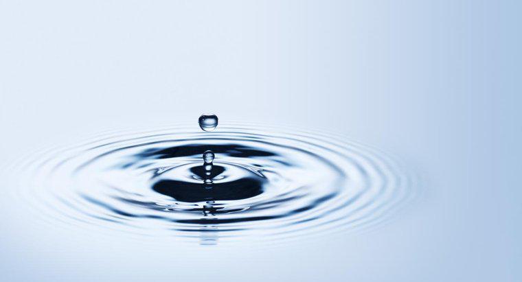 Ile cząsteczek H2O znajduje się w kropli wody?