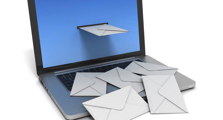 Jaka jest różnica między listem papierowym a e-mailem?