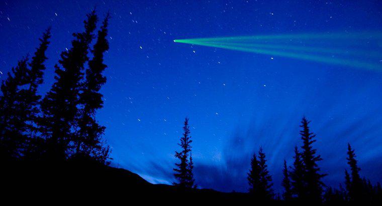 Jaka jest różnica między kometą a meteorem?