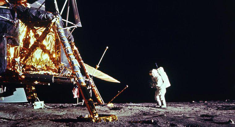 Jak NASA wiedziała, że ​​można bezpiecznie lądować na Księżycu?