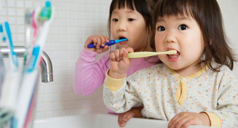 Ile razy dziennie ludzie szczotkują zęby?