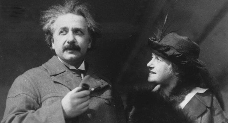 Czy Einstein Marry His Cousin?