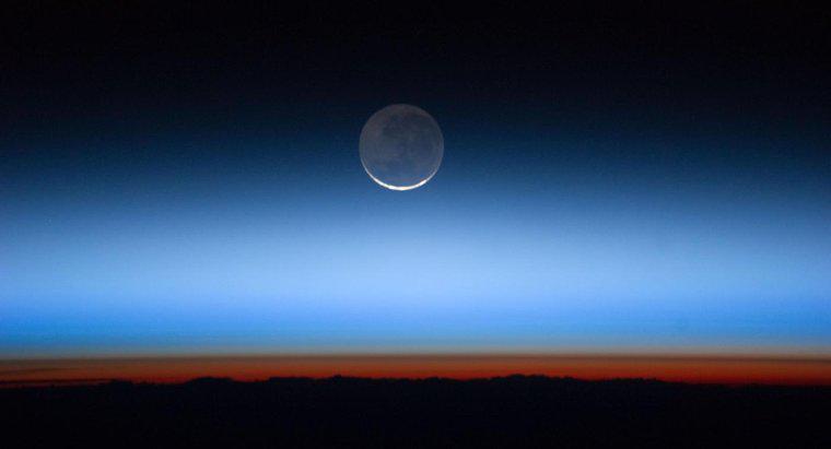 Jaka warstwa atmosfery zawiera najwięcej ozonu?