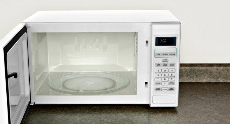 Jak wymienić bezpiecznik na kuchence mikrofalowej?