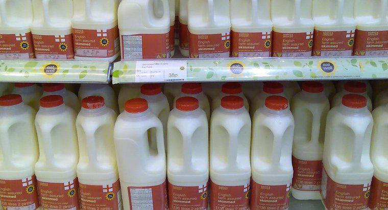 Co się dzieje ze spożyciem zepsutego mleka?