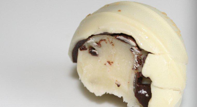 Jakie są składniki białej czekolady?