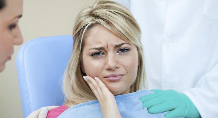 Jakie są praktyczne środki zaradcze w domu na ból zęba?