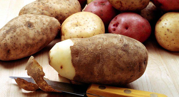 Jaki jest właściwy sposób zamrażania niegotowanych ziemniaków?