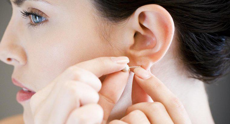 Jakie jest znaczenie kolczyk w lewym uchu?