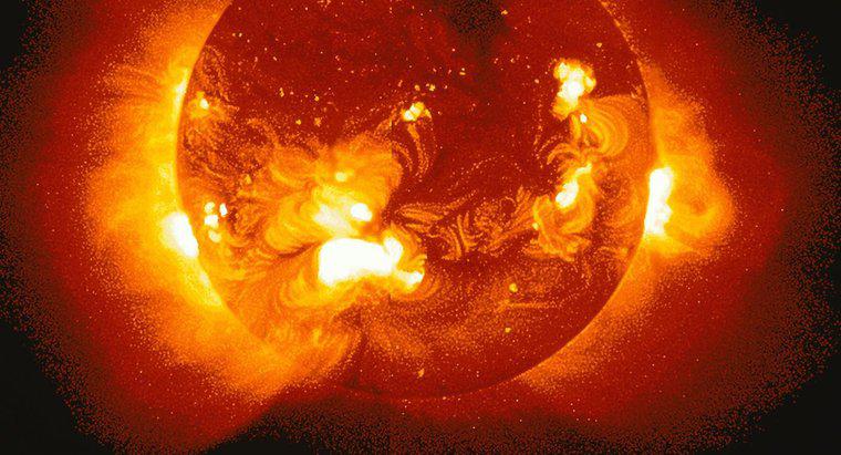 Jakie są trzy warstwy atmosfery Słońca?