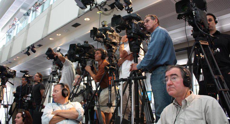 Jakie są zalety i wady mass mediów?