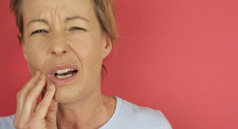 Co może powodować ból zęba podczas gryzienia w dół?