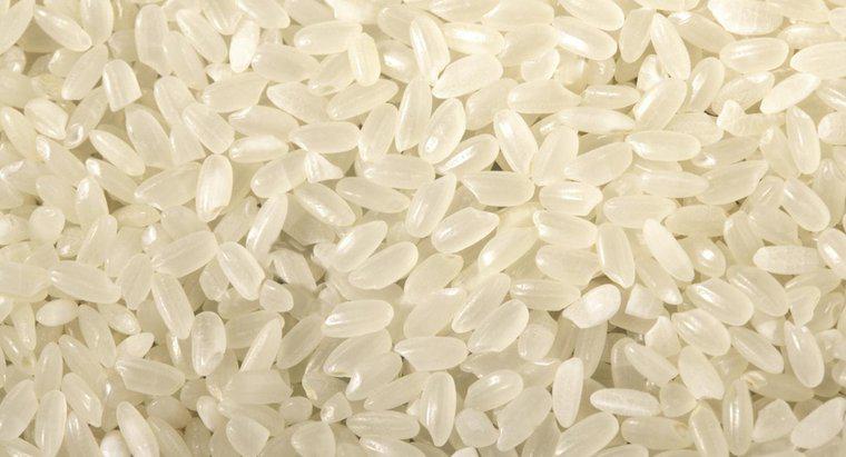 Czy jedzenie niegotowanego ryżu cię skrzywdzi?