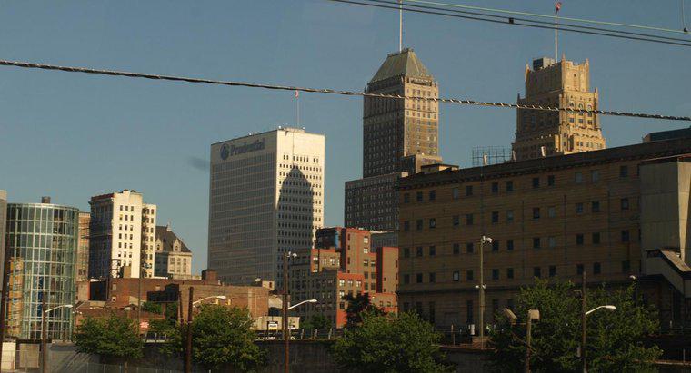 Dlaczego Newark nazywa się "Brick City"?